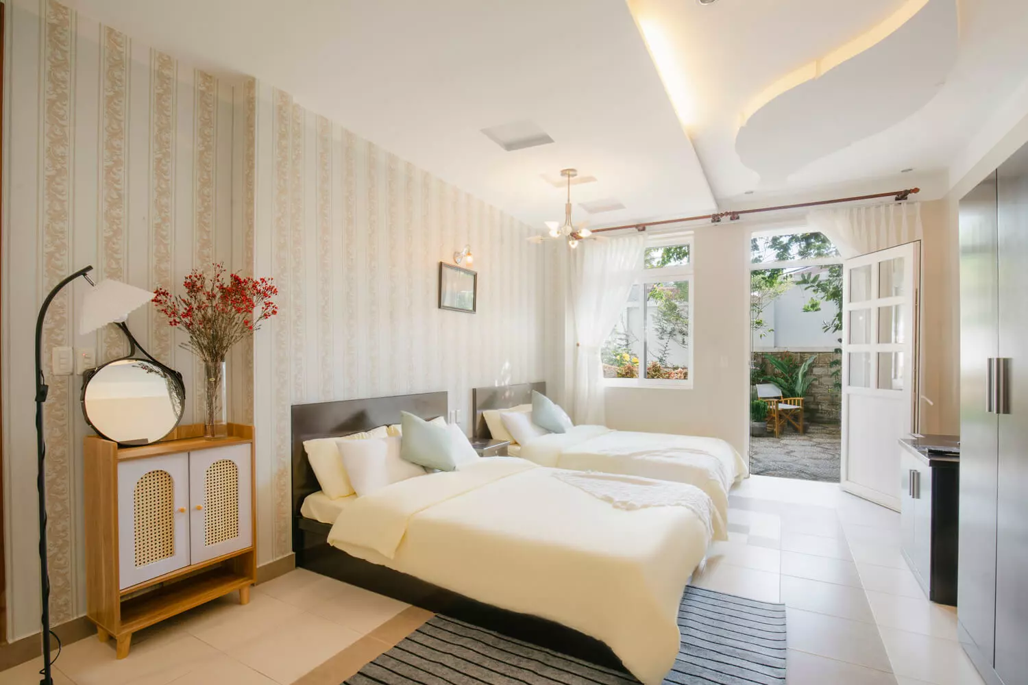 phòng ngủ ấm cúng tại villa đà lạt